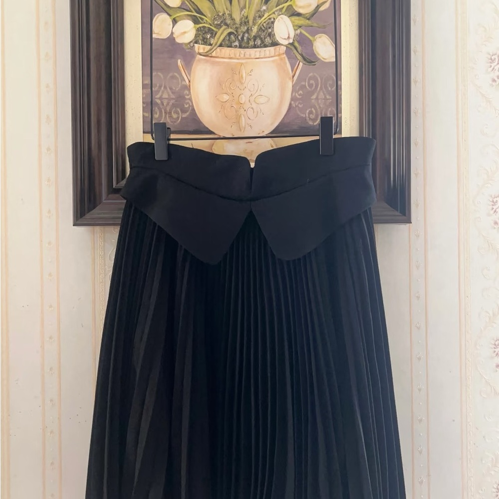 ISO! Huge ISO! Gucci pleated skirt